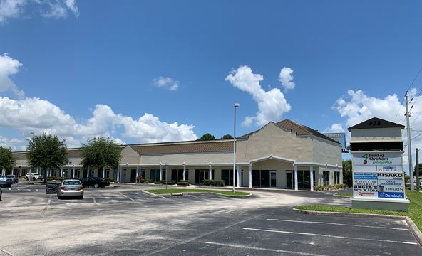 Emerald Plaza: 925 N Courtenay Pkwy, Merritt Island, FL 32953